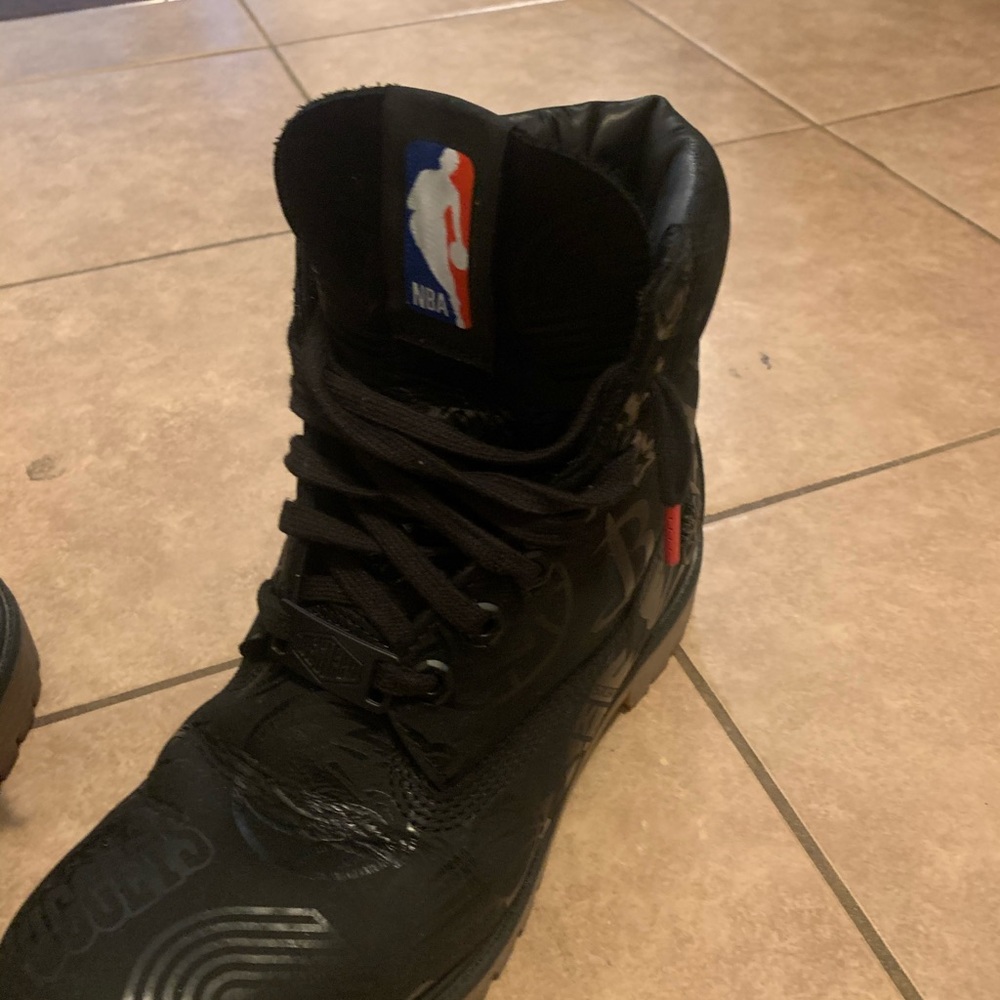 NBA TIMBERLANDS - Picture 3 of 4